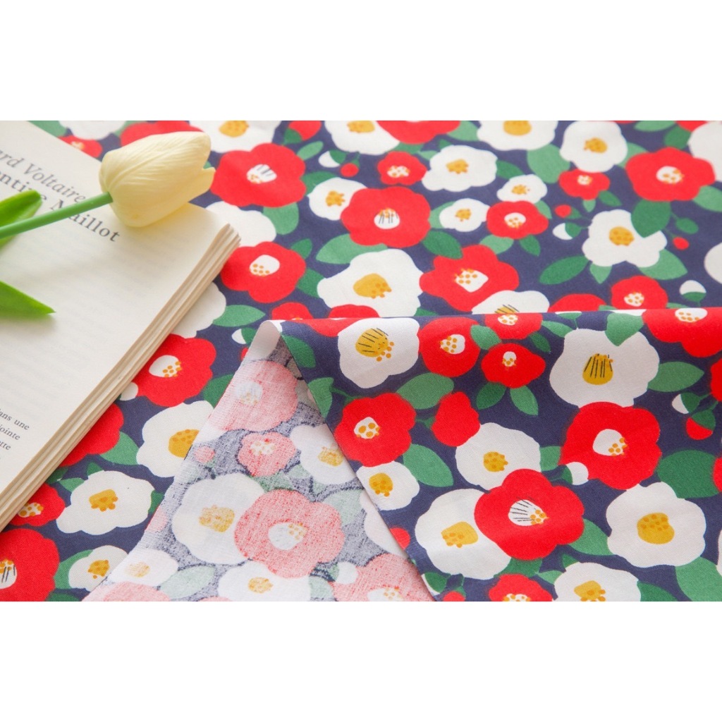 ผ้าคอตตอน 100% คอตตอนทอทวิล ผ้าเมตร ผ้าหน้ากว้าง 1.6 เมตร ลายดอกป๊อบปี้กรมครีม ลายดอกป๊อบปี้แดงขาว