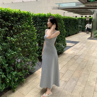 เดรสยาว สีดำ แขนกุด ทรงเอ เปิดไหล่สายฝอ ผ้าเนื้อนุ่ม ยืดหยุ่นเข้ารูป สวมใส่สบายไม่ร้อน พริ้วตามตัว #8057