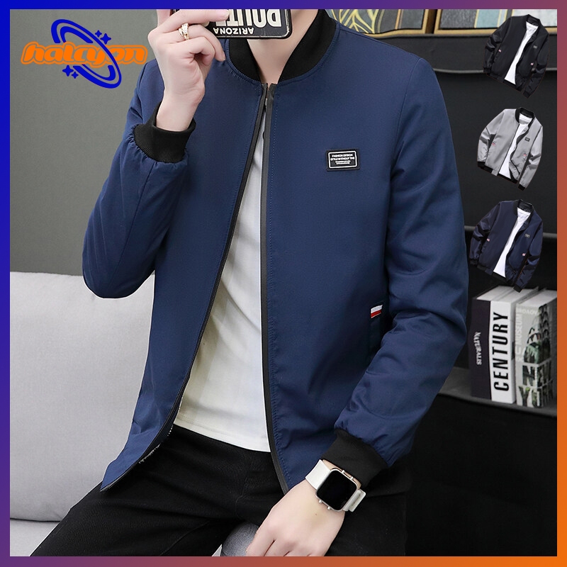 (TH STOCK)ผู ้ ชายเสื ้ อแจ ็ คเก ็ ตลําลองสไตล ์ ใหม ่ คอ High-End อินเทรนด ์ Windbreaker แจ ็ คเก ็ ตสั ้ นชุดเบสบอลแ