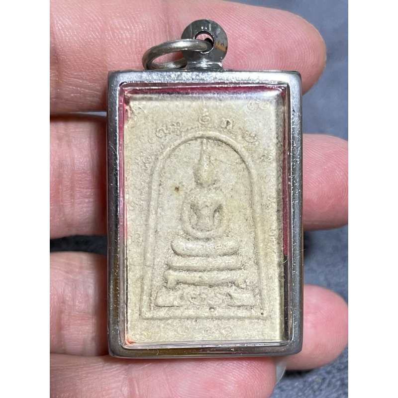 k1323 พระเนื้อผงไม่ทราบที่เลี่ยมกรอบพร้อมขึ้นคอพระบ้านราคาแบ่งปัน