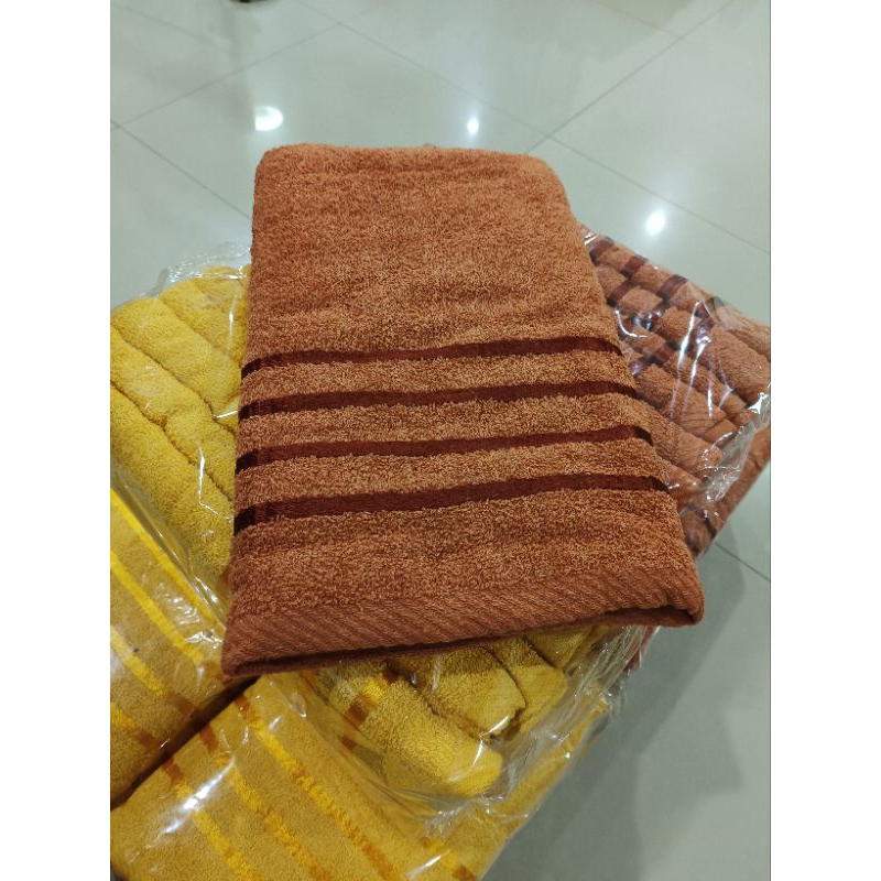 ผ้าขนหนูถวายพระ ขนาด 70*140 ซม.มี 2 สี เป็นผ้าคอตตอน
