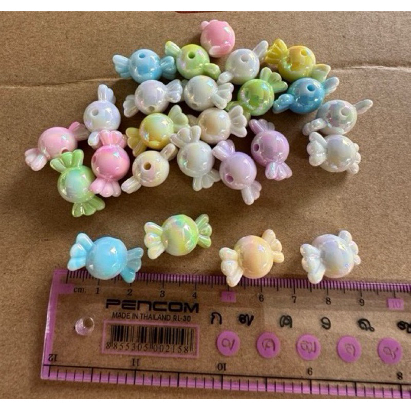 ลูกปัดอะคริลิครุ้งสวยๆชุด20ชิ้นราคา50บาท