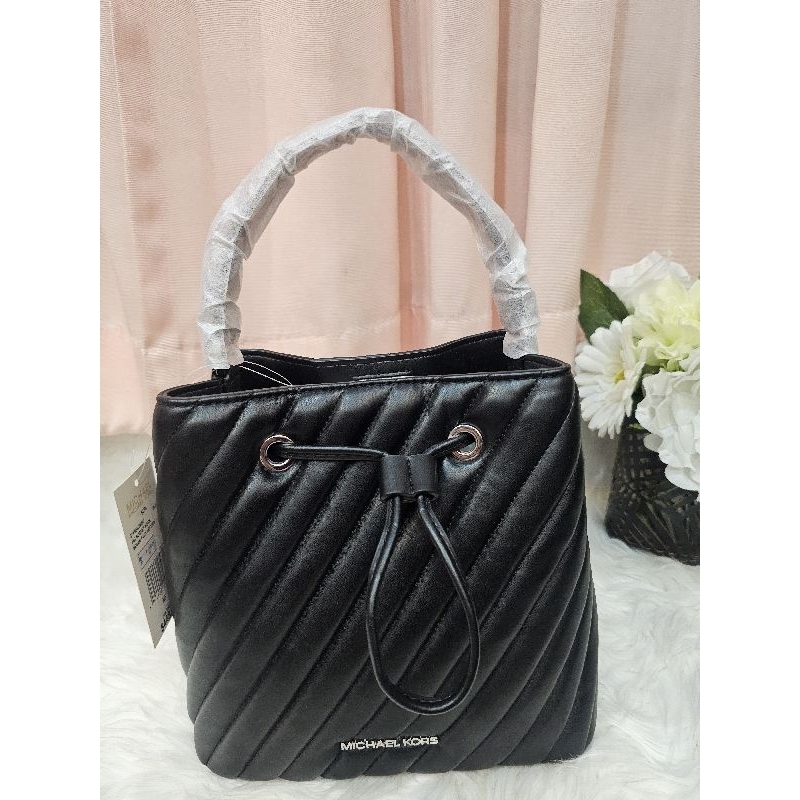 MK ขนมจีบ สีดำ Michael Kors SURI SM Bucket crossbody #35F0SU2M8U Black