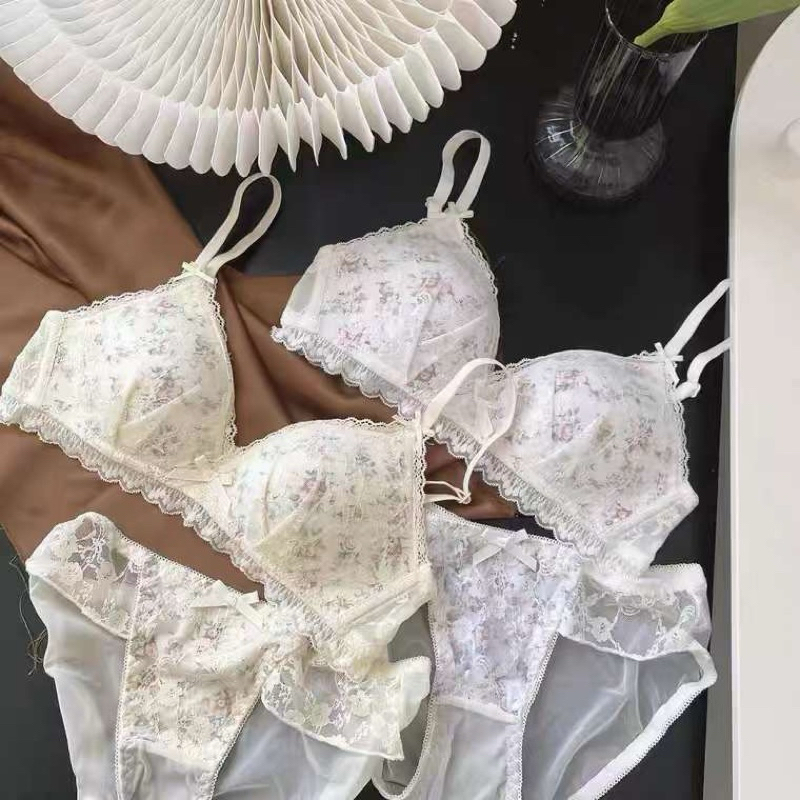 Set Tiana (เสื้อใน+กางเกงใน) เซตลายดอกไม้หรูหรา