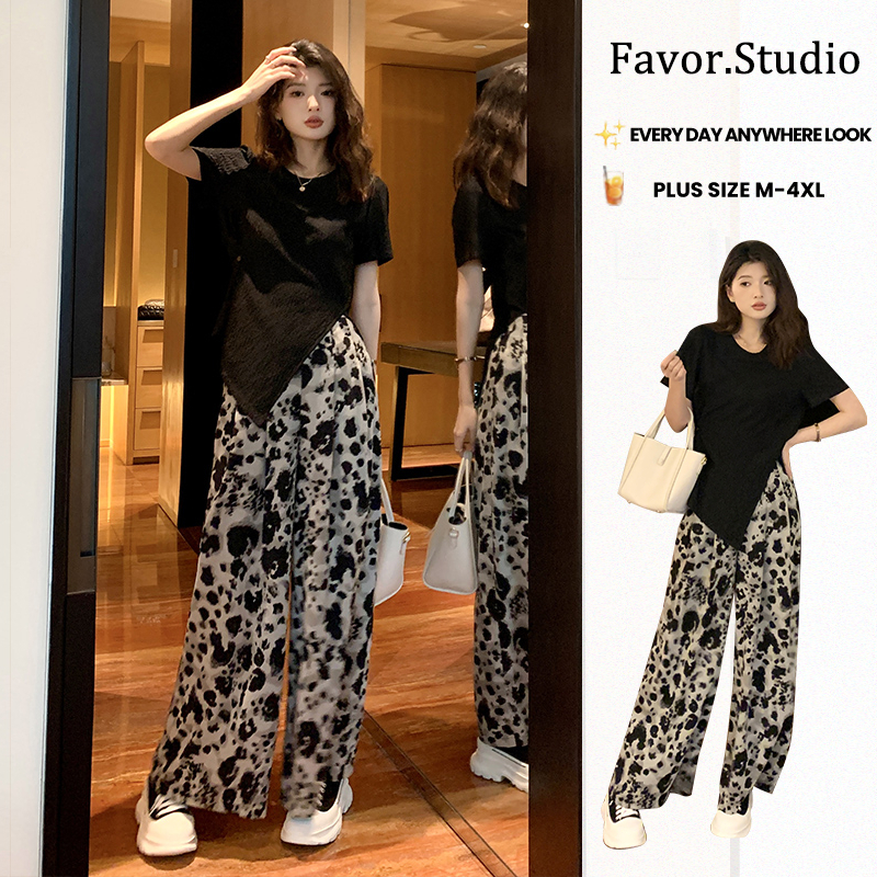【สินค้าใหม่】 ชุดลำลอง เสื้อยืดผ่าข้าง กางเกงขายาว ลายเสือดาว เหมาะสำหรับผู้หญิง T0050T