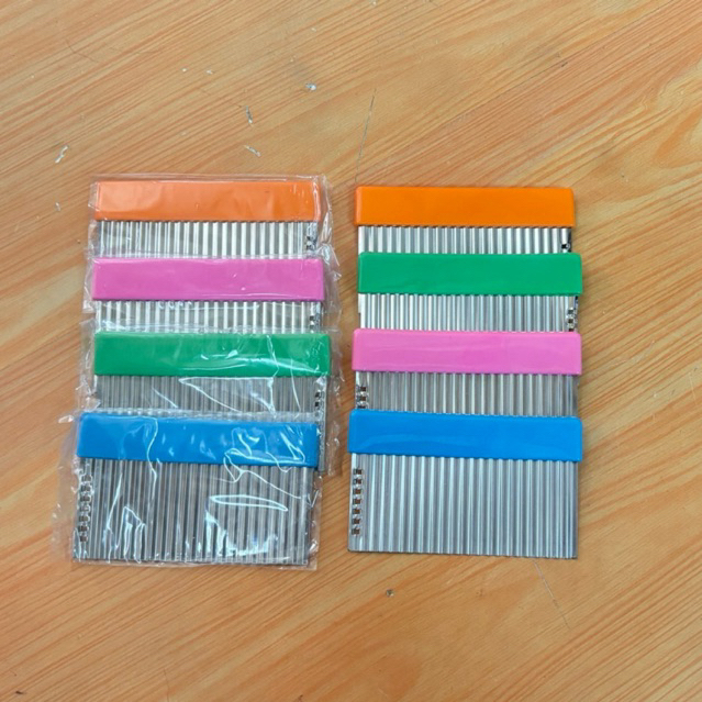 ที่ตัดวุ้นหยัก ตัดเฉาก๊วย ตัดผักผลไม้ (15฿/ชิ้น)คละสีให้