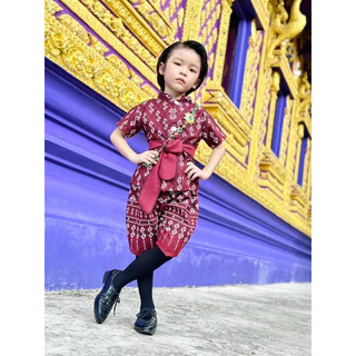 ชุดเด็กผ้าไทยลายขอสีใหม่ล่าสุดสีแดงไวน์น่าขับผิวดูผู้ดีมากเนื้อผ้าฝ้ายหมักโคลนเซ็ท3ชิ้นเสื้อโจงกระเบนและผ้าคาดเอว