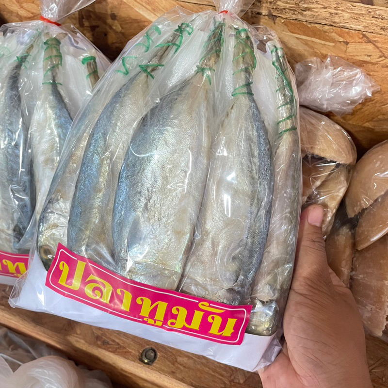 ปลาทูมัน1เเพค55บาท1เเพคมี4-6 ตัว เป็นปลาทูมันเเบบเค็มนะคะ ไม่ใช้เเบบเเดดเดียว  เเบบนี้จะเค็มกว่าค่ะ