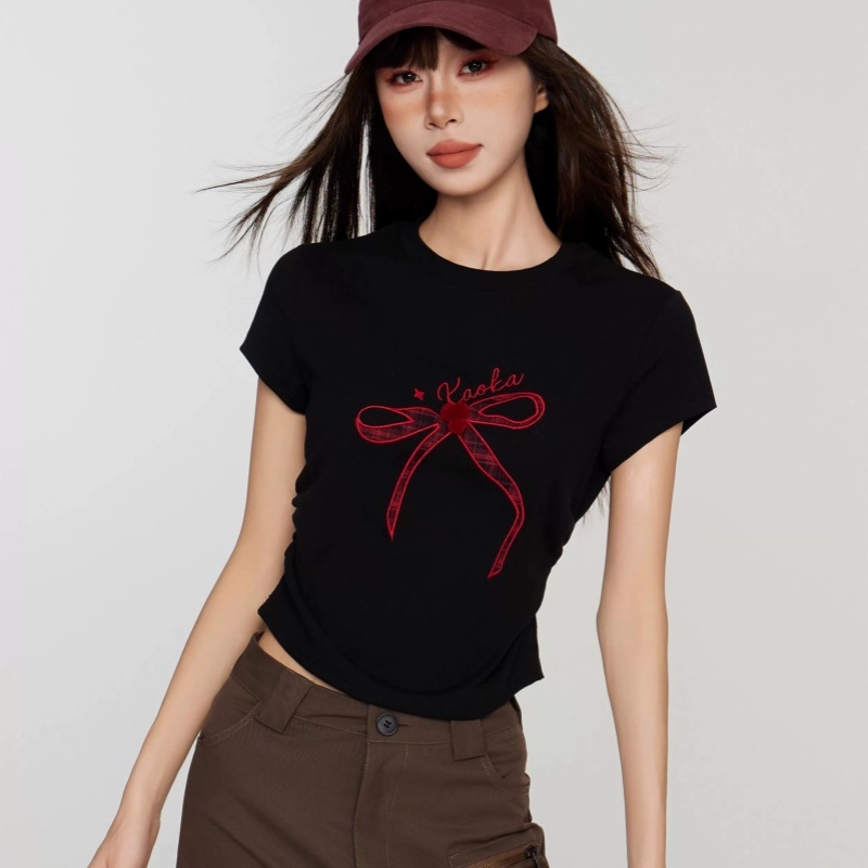 โบว์แขนสั้นเสื้อยืดผู้หญิงฤดูร้อนสั้นเสื้อยืดการออกแบบความรู้สึกบางพอดีด้านบน
