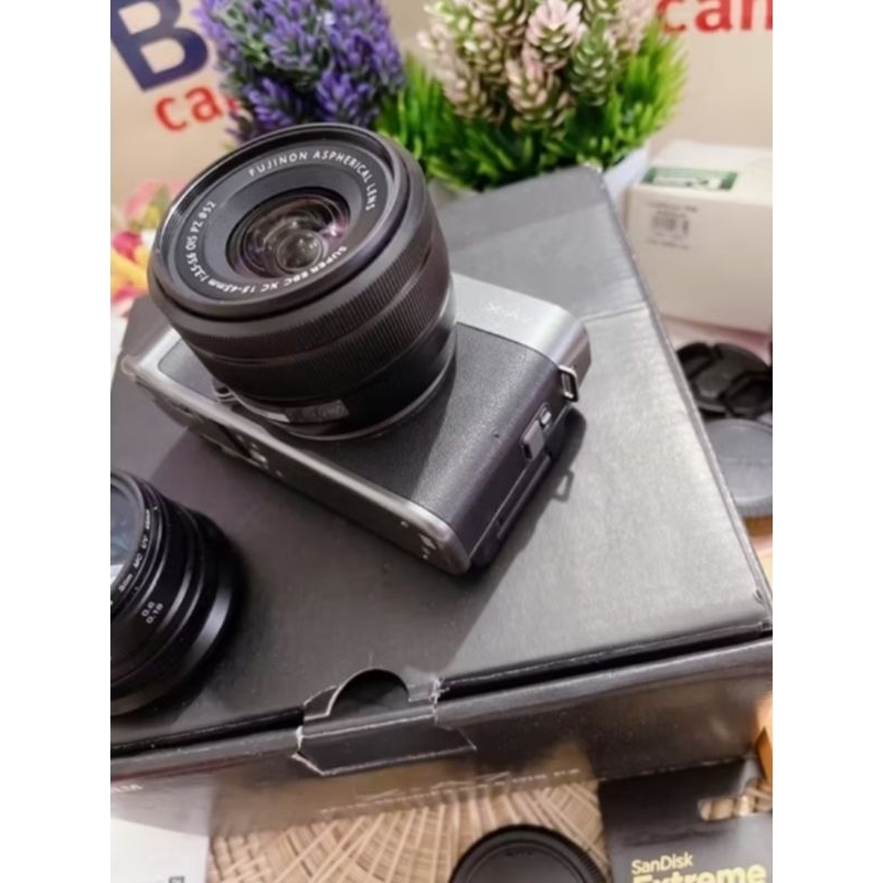 Fuji xa7 สีดําดาร์กซิลเวอร์ ครบกล่อง แถมฟรีสองเลนส์ สภาพโดยรวมยังสวยๆ การใช้งานได้ดีปกติ มีอุปกรณ์