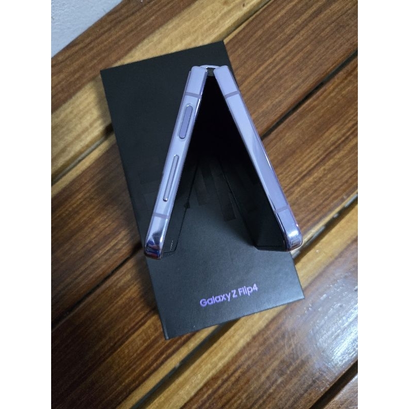 Samsung Z Flip4 / 256 gb มือสอง