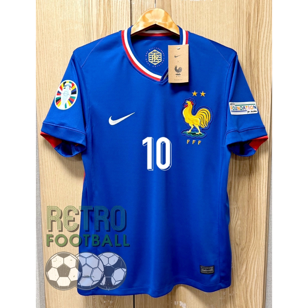 เสื้อฟุตบอลทีมชาติ ฝรั่งเศษ Home ชุดเหย้า ยูโร2024 เกรดนักเตะ [3A] แฟนบอล พร้อมชื่อเบอร์นักเตะทุกคนในทีม ตรงต้นฉบับ100%