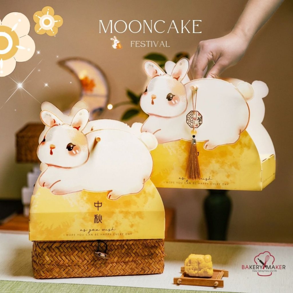 กล่องขนมไหว้พระจันทร์ 6 ลูก กระต่ายสีเหลืองหูหิ้วไม้ 1 ใบ+พู่ห้อย สำหรับขนม 50-80 กรัม