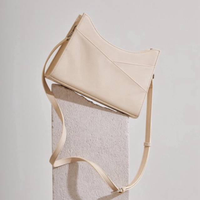 KIIZMET รุ่น classic bag (ivory)unisex practical & complete everyday look