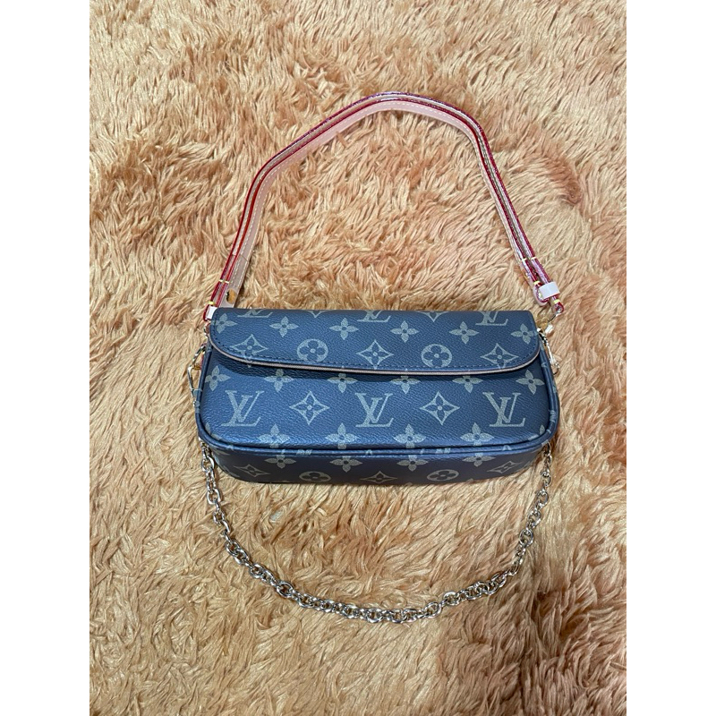 Louis Vuitton กระเป๋ารุ่น Ivy