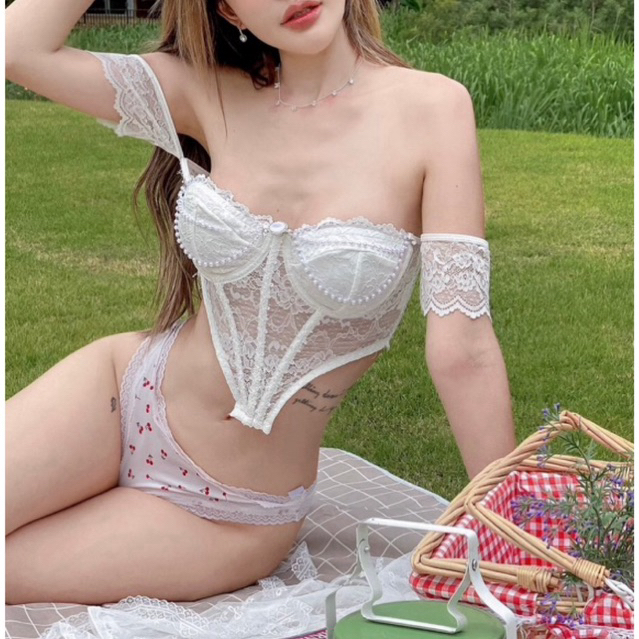 HH673 Nora Lace Corset Top (590.-)