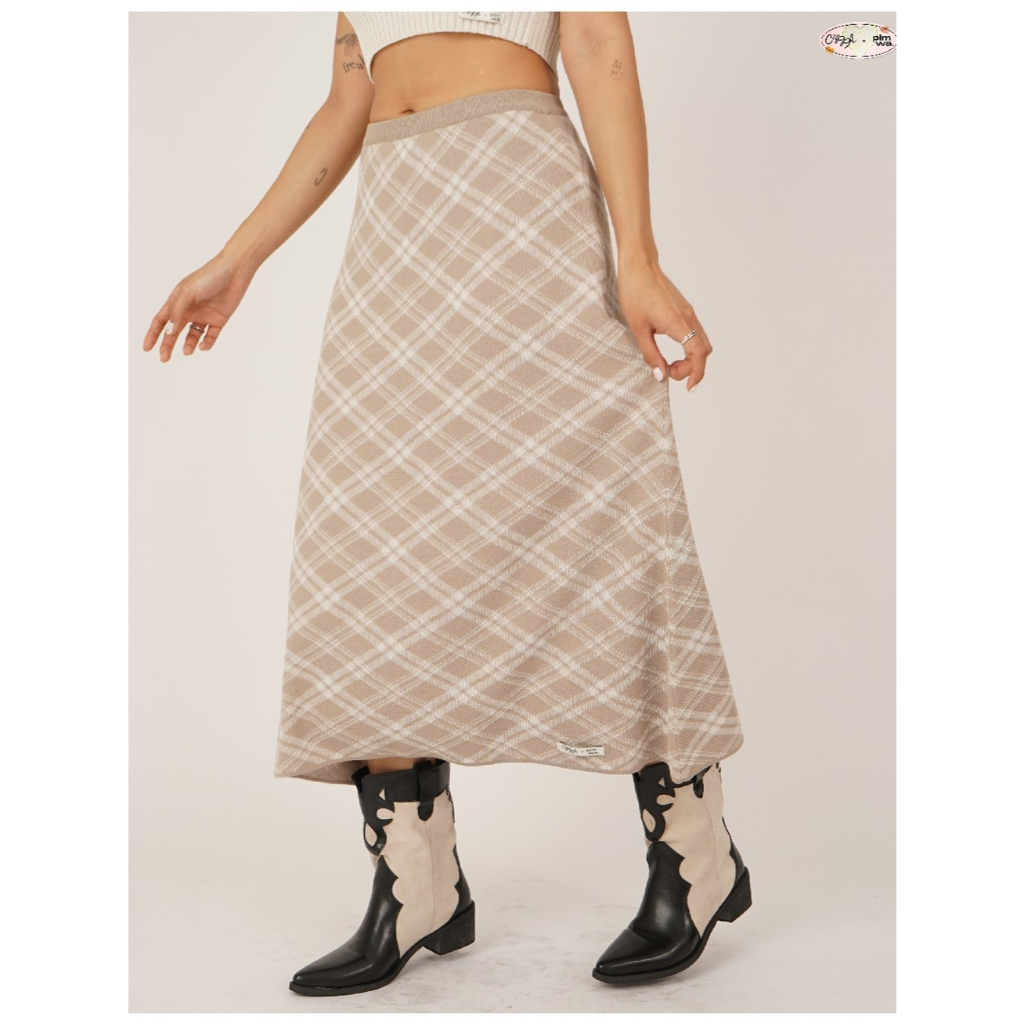 CUPPA - WAFFLE Skirt (2 สี) Cuppa x Pimwa กระโปรงไหมพรมทรงยาว ทรงกระโปรงเป็นตัว A ทอสี่เหลี่ยมลายสก๊อต พลิ้วสวย_CUP46