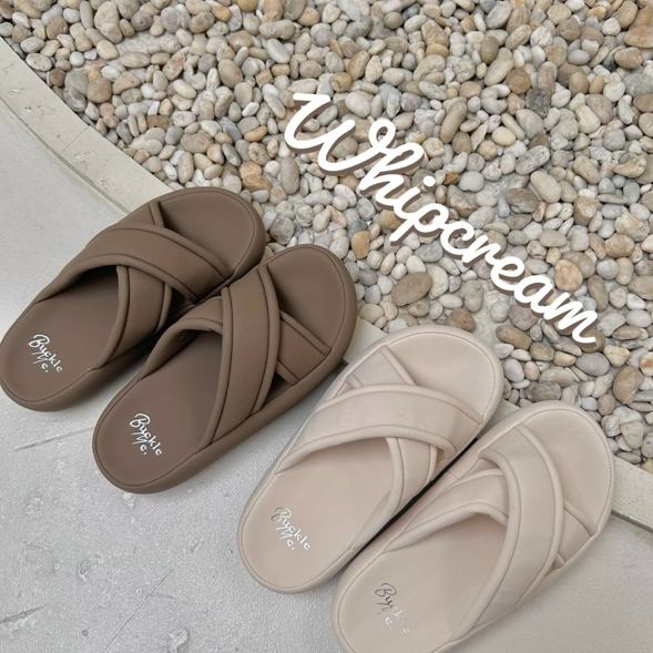 Whipcream Buckle me รองเท้าแตะเสริมส้นสุดนู่มมม หนังนิ่มกันน้ำใส่สบายสุดๆ