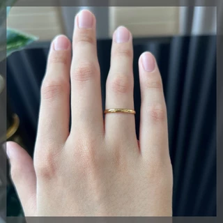 Kismet แหวนมินิมอล ตัวเรือนสแตนเลส สีทอง 24k Gold หน้ากว้าง 2 มิล ทรงมน Gray & Gold Jewelry [KRN142]