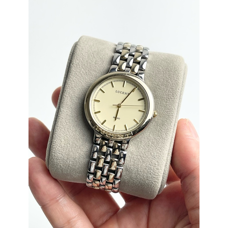 Seiko Lucent   “หน้าปัดกลม สายสแตนเลสเดิมสองกษัตริย์ บัคเคิลเดิมปั๊มชื่อรุ่น หน้าปัดสีไข่“