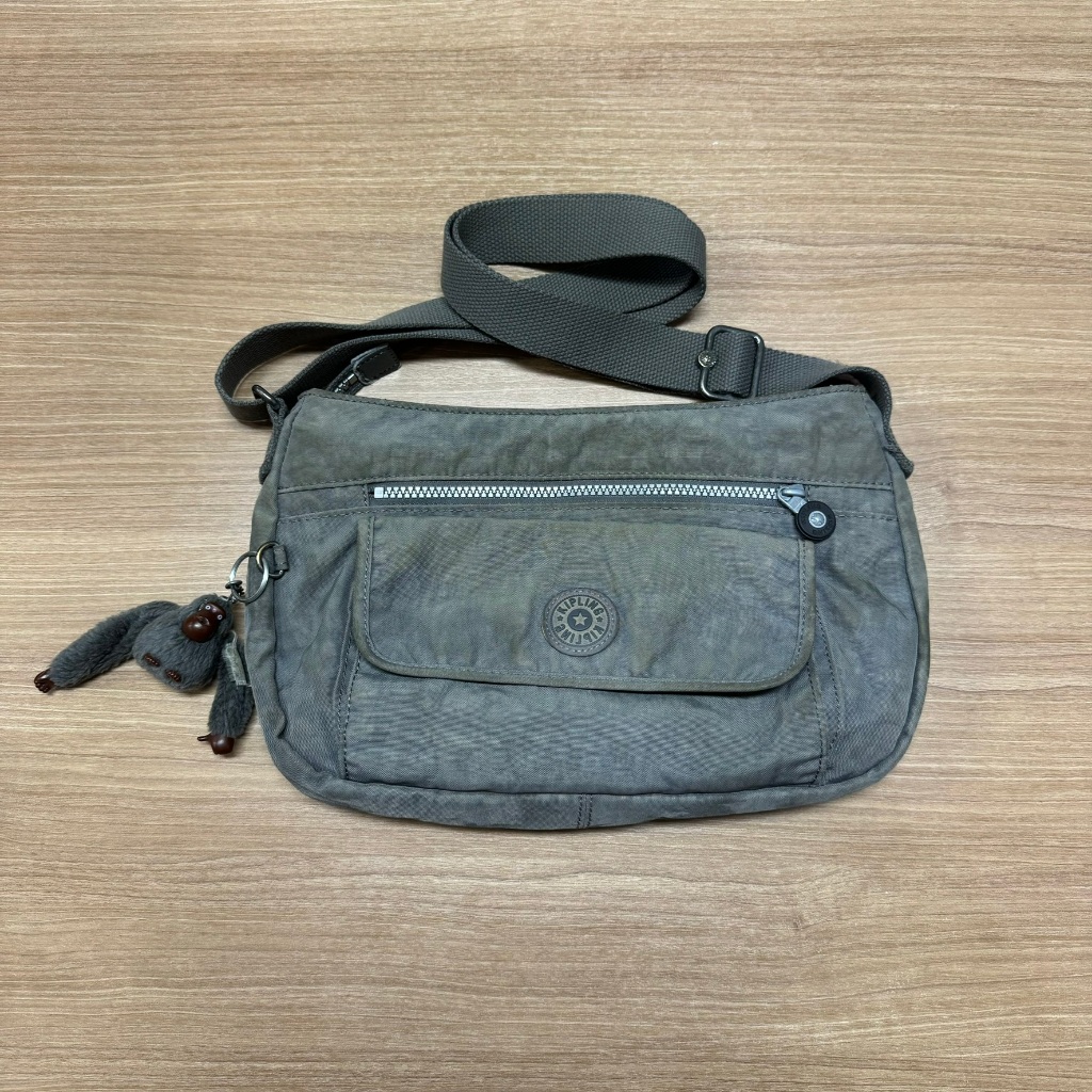 Kipling Basic Syro สี Dusty Grey กระเป๋าสะพายข้าง สีเทา ของแท้ มือสอง