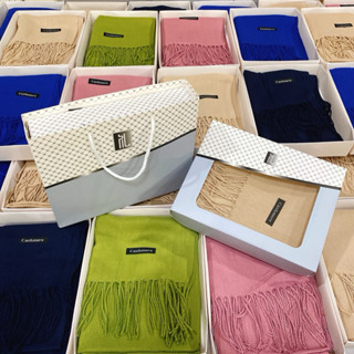 ชุดผ้าคลุมไหล่คละสี กล่อง+ถุง สีฟ้าลายตาราง