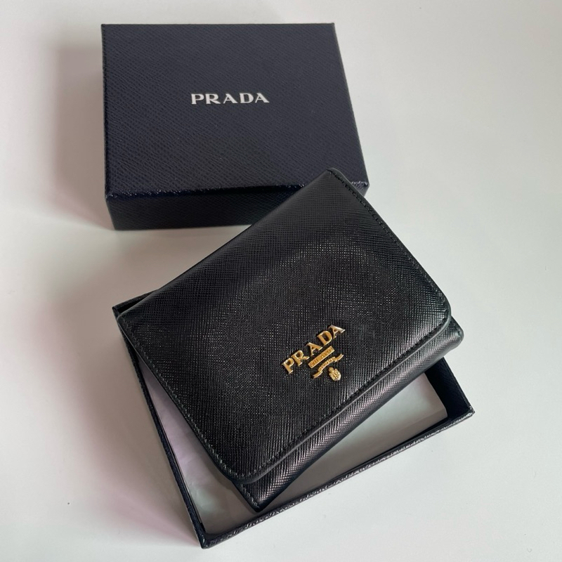 Prada wallet มือสองของแท้