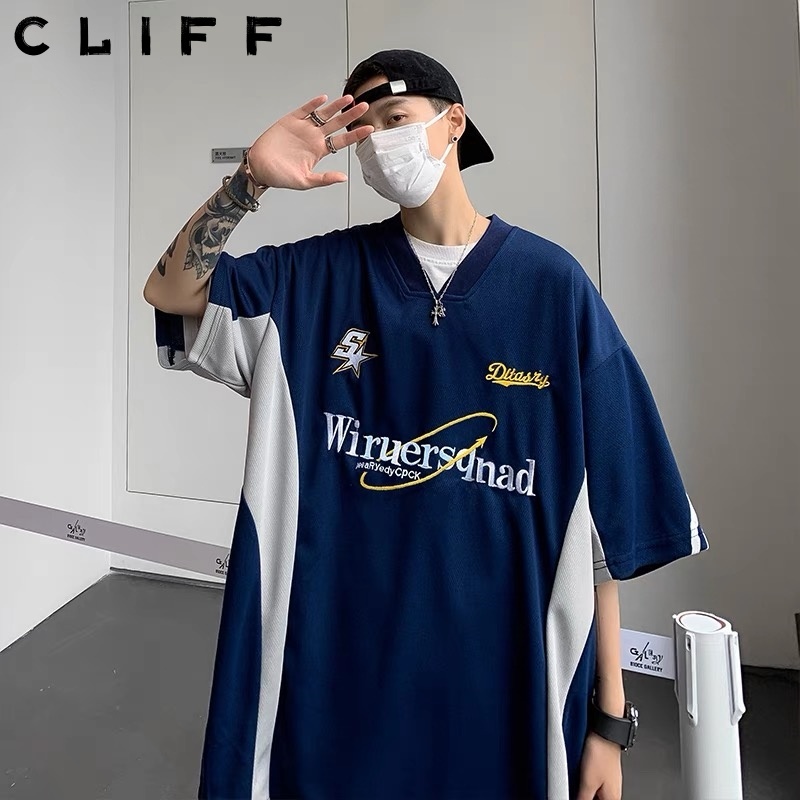 CLIFF เสื้อยืดคอวี ผู้หญิง เย็บปักถักร้อย สไตล์สปอร์ตอเมริกัน oversize V-Neck