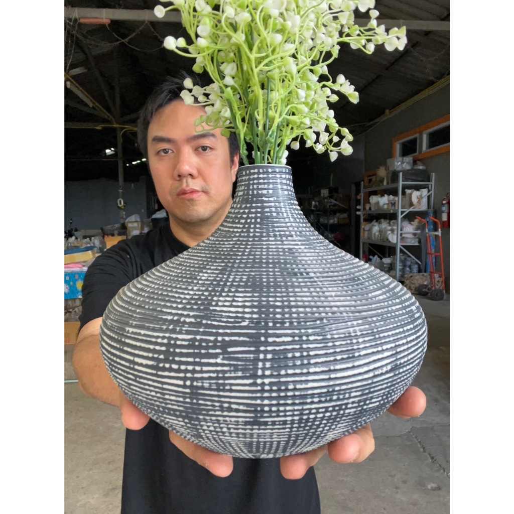 แจกันดอกไม้เซรามิก ขนาด 6นิ้ว Vase Ceramics สีน้ำเงินบลูขีดตรงและบน ตกแต่งแจกันเซรามิกที่เรียบง่ายให้สวยและทันสมัย ออกใบ