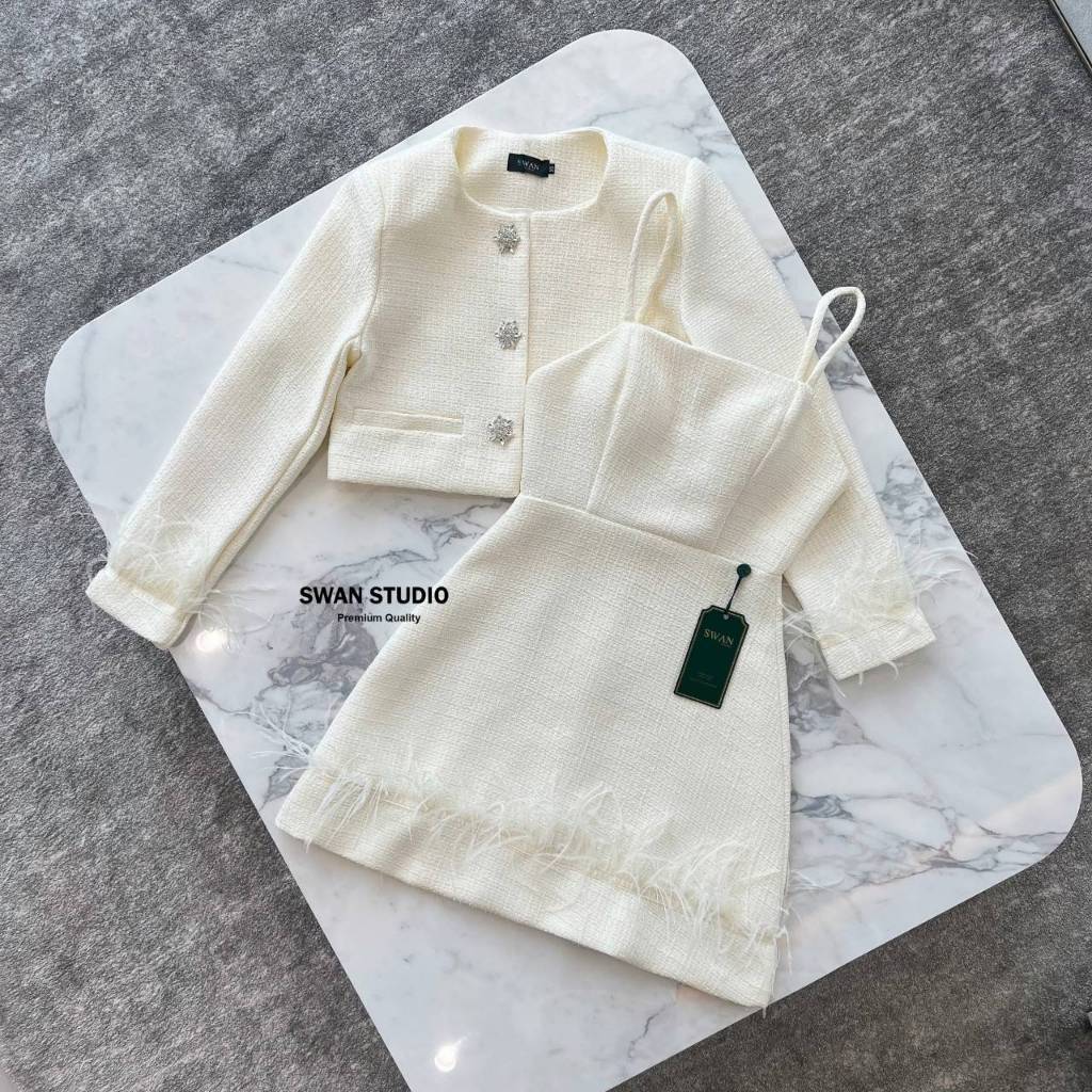 Swan เซทเสื้อคลุมแขนยาวผ้าทวิต แต่งกระดุมเพชรดอกไม้ - รูปที่ 2