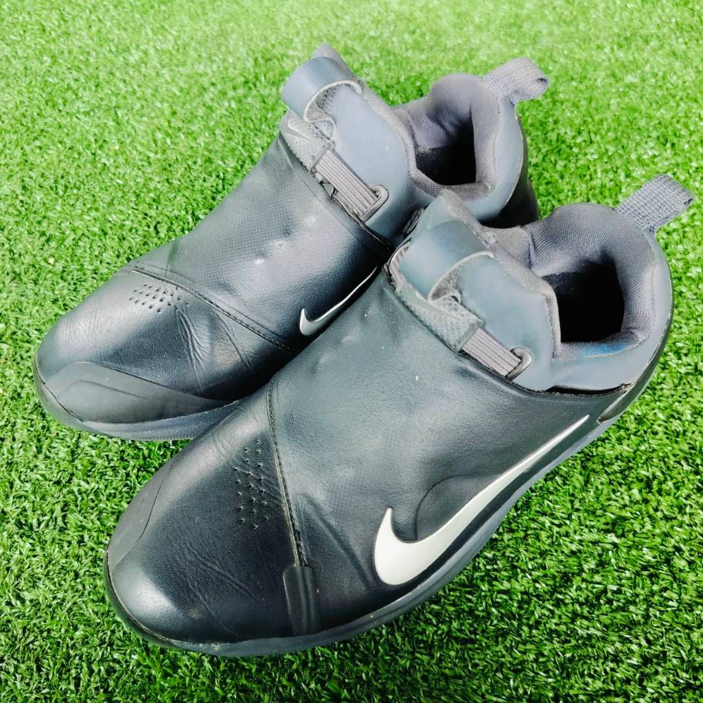 รองเท้ากอล์ฟ NIKE มือสอง เบอร์ 7W US ค่ะ ใส่ง่ายมาก เป็นเชือกแบบยางยืด ไม่ต้องคอยผูกเชือก ปุ่มยึดเกา