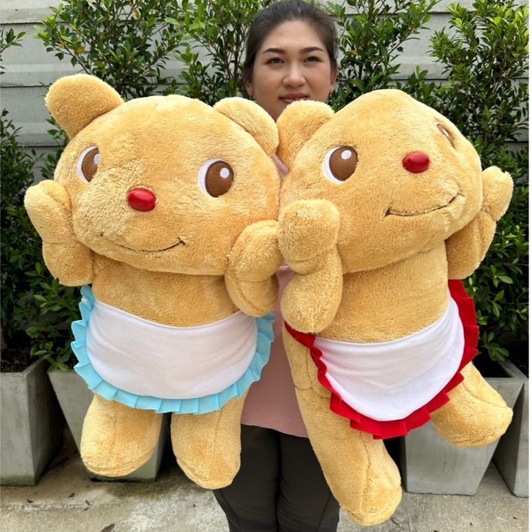 ตุ๊กตาหมีเนย ขนาดกลาง 65เซน(L) งานดีมีเกรดใส่เอี๊ยมแดงเอี๊ยมฟ้า สินค้าน่ารักพร้อมส่งทุกวัน