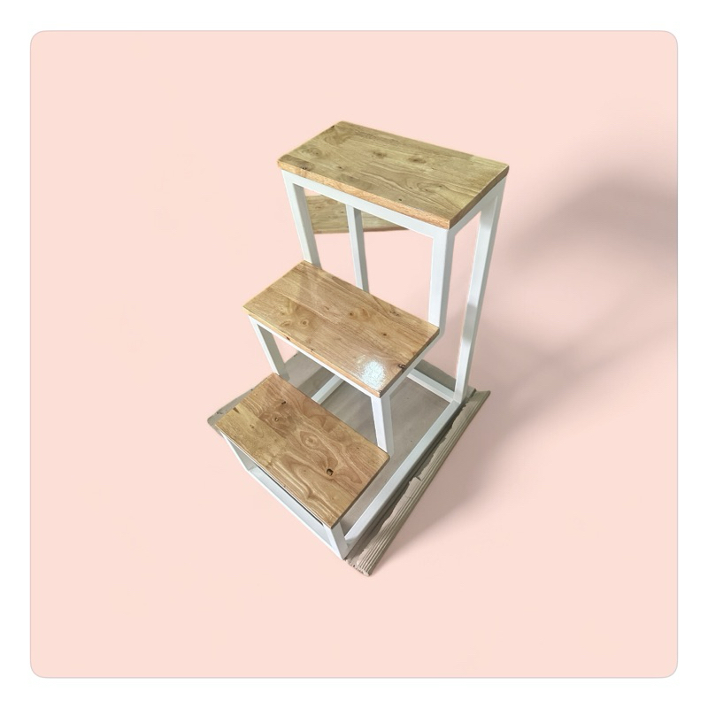 ที่เหยียบขั้นบันไดขนาดกว้าง20/60ยาว40 สูง25/75ซม..(บันใดมี3 ขั้น)ราคา2,090บาท รับทำตามแบบสนใจสั่งได้คะ