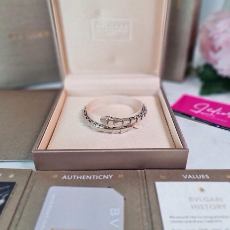 [ทักแชทก่อนสั่งซื้อ] กำไลข้อมือ BVLGARI Size 17 รุ่นขายดี !! อุปกรณ์ครบ fullset
