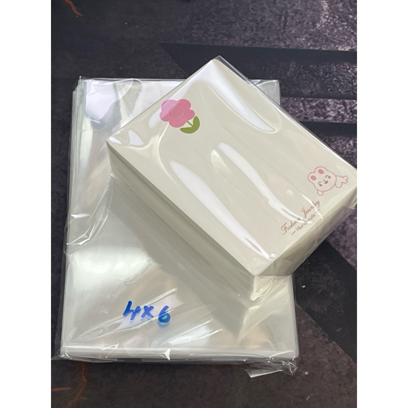 จัดเป็นเซ็ต แผงกิ๊บ ลายน่ารัก ขนาด 7.5×11 cm พร้อมถุงแก้ว ขนาด 4×6 นิ้ว จำนวน 50 หรอื 100 ใบ