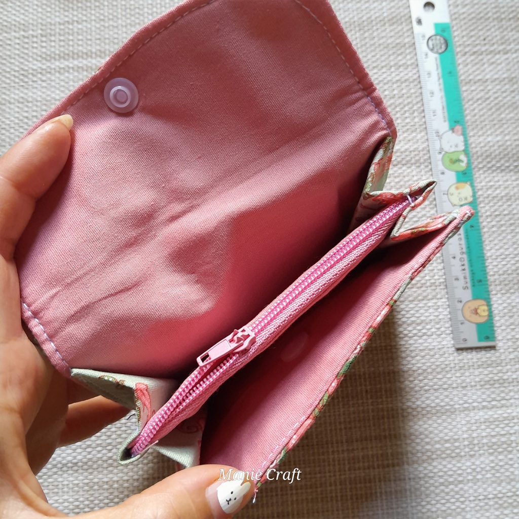 กระเป๋าใส่เหรียญใส่บัตร 3 ช่อง ผ้าปาเต๊ะ ขนาด 10x13 cm. สินค้าแฮนด์เมด