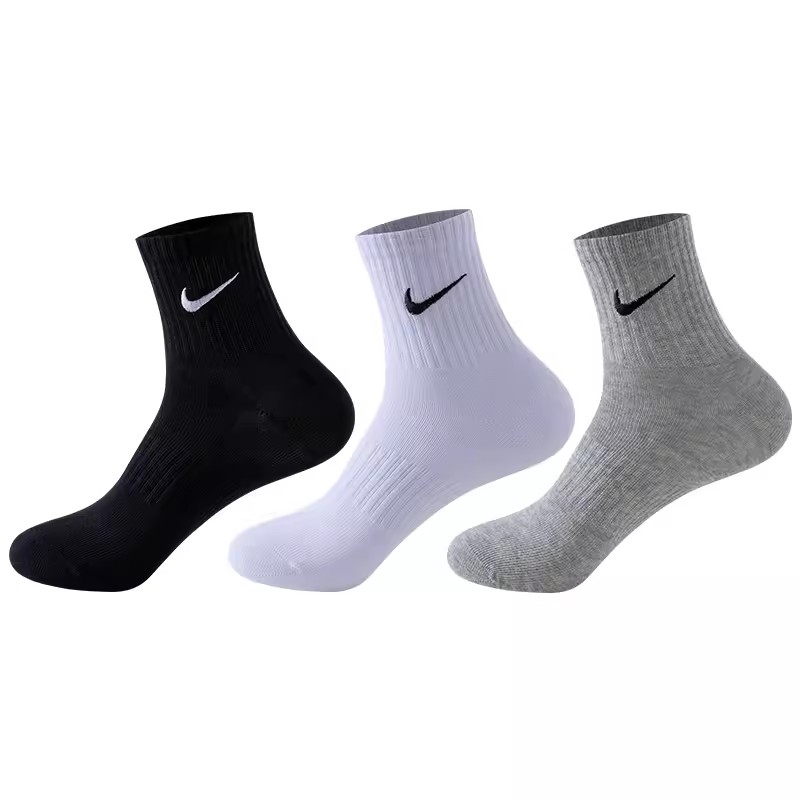 ถุงเท้าNIKE （1กล่องมี 5 คู่）ถุงเท้าข้อกลาง ข้อสั้น แบบใหม่ มีกันลื่น ใส่สบาย ใส่ได้ทั้งชายและหญิง