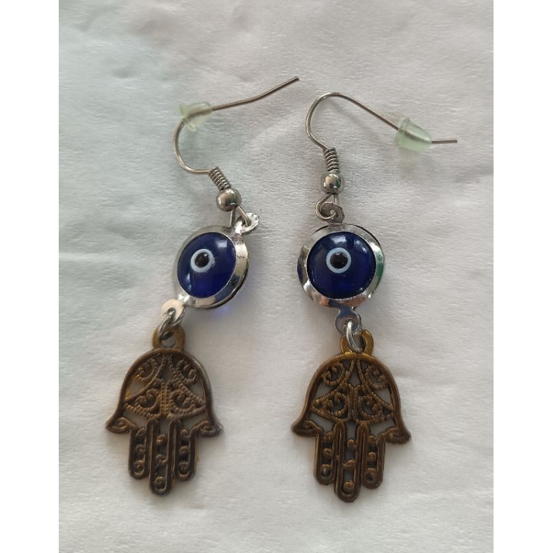 ต่าางหูระย้าevil eyes