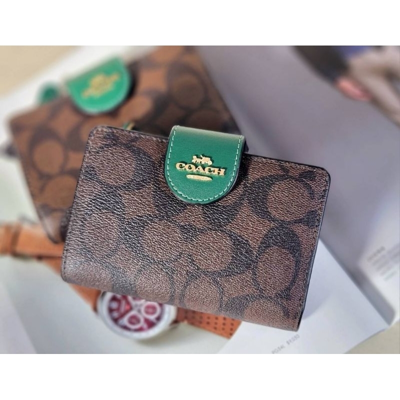 C0082 Coach corner zip medium wallet กระเป๋าเงินใบสั้น