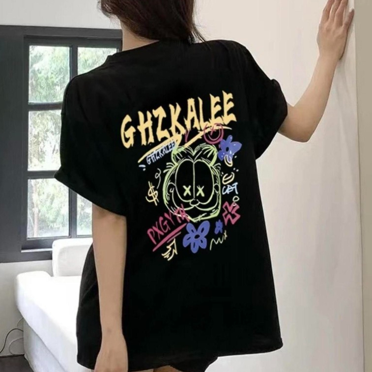 Basi เสื้อยืด oversize unisex สกรีนหน้าหลัง ลาย "GHZKALEE" การ์ตูนแมวการ์ฟิว ผ้าคอตตอน100% ใส่สบาย สไตล์สตรีท เกาหลี