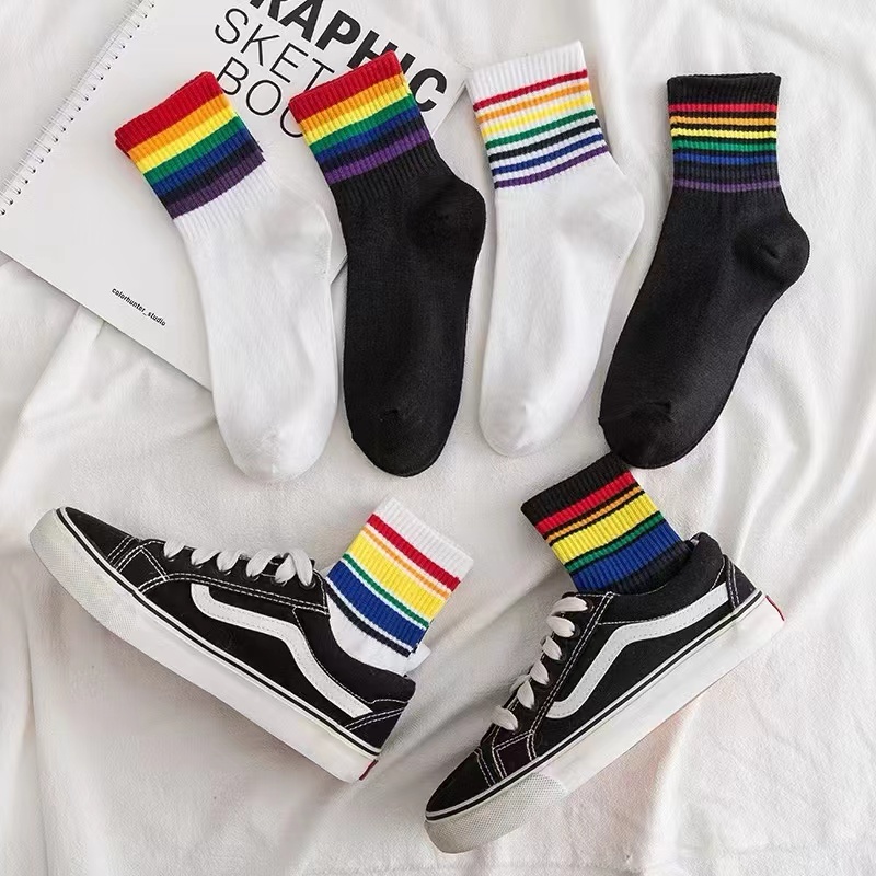 ถุงเท้าข้อกลาง คาดแถบสีรุ้ง ถุงเท้าแฟชั่นลายสายรุ้ง 🌈 Rainbow socks เนื้อผ้าดี ใส่สบาย MW129