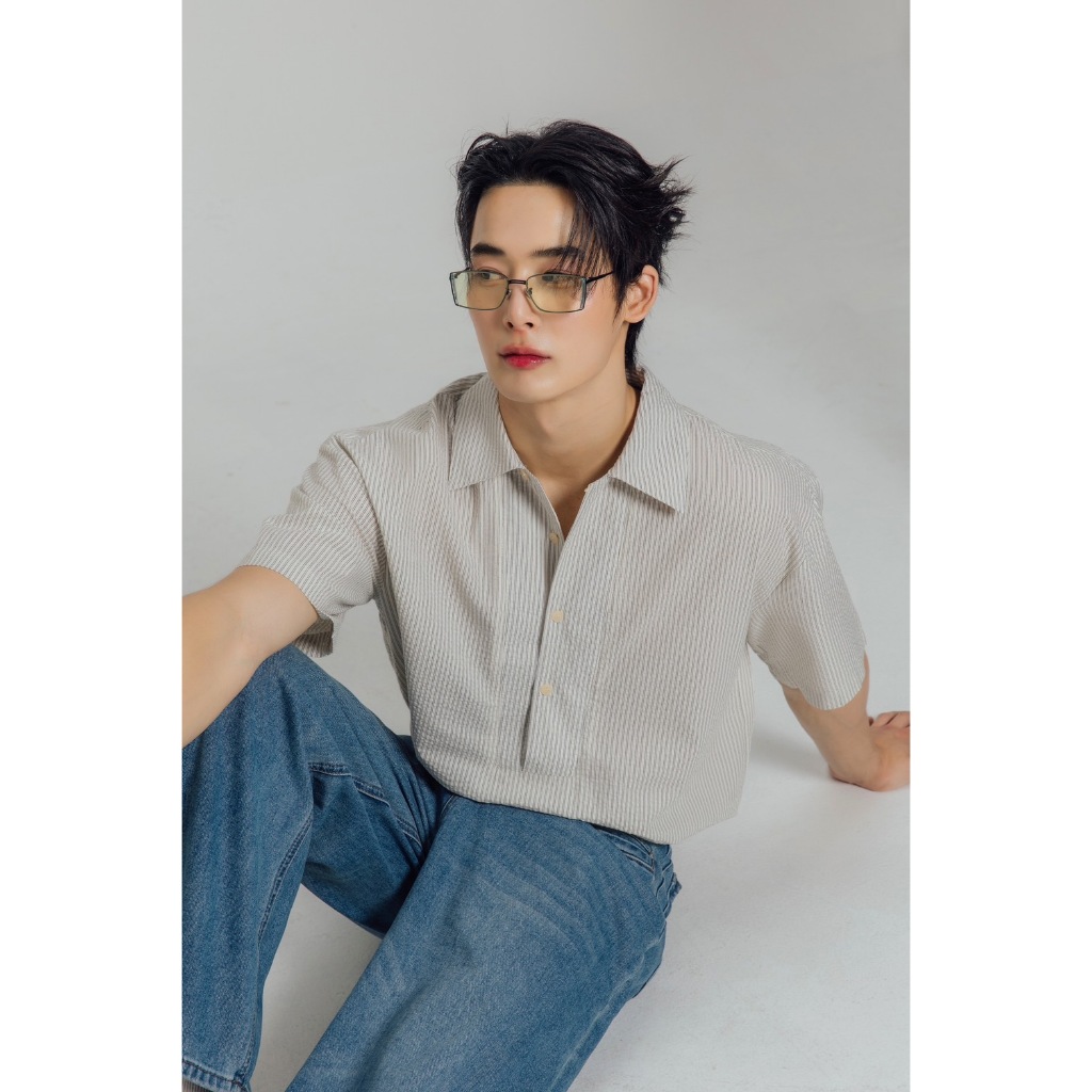 KINS | เสื้อเชิ้ตลายทางแขนสั้นโอเวอร์ไซต์ เสื้อเชิ้ตแขนสั้น เสื้อเชิ้ตผู้ชาย (รหัส : KS10)