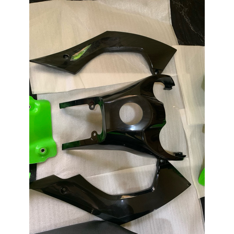 ครอบถังน้ำมัน KLX140RF (แท้ศูนย์ Kawasaki)