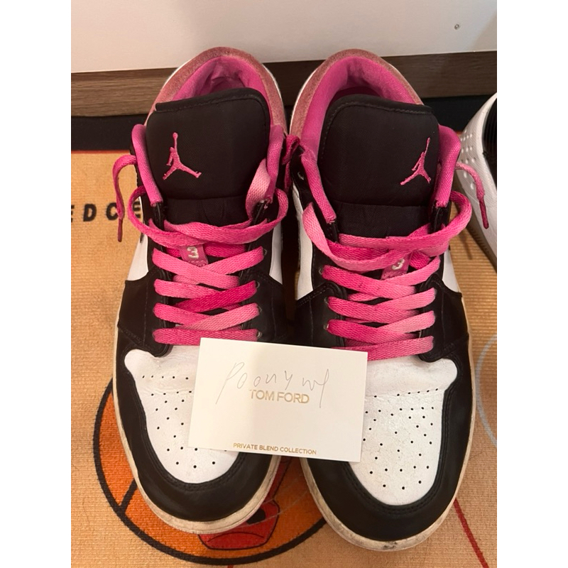 Nike Air Jordan 1 Low Fuchsia 9.5 Us มือสอง ไม่มีกล่อง