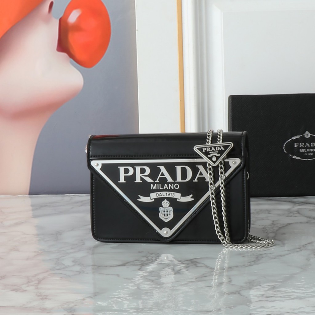 Prada เทรนด์แฟชั่นกระเป๋าถือกระเป๋าหนังแท้โซ่กระเป๋าสะพายผู้หญิงสีดำ