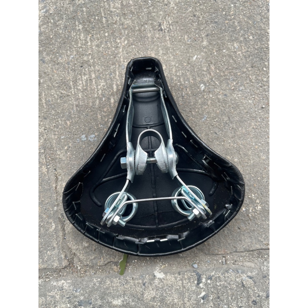 [ของแท้] อานจักรยาน อานแบบสปอร์ต อานจักรยานแม่บ้าน มีเหล็กจับด้านหลัง ตราห่าน/แมงป่องแท้ - รูปที่ 4