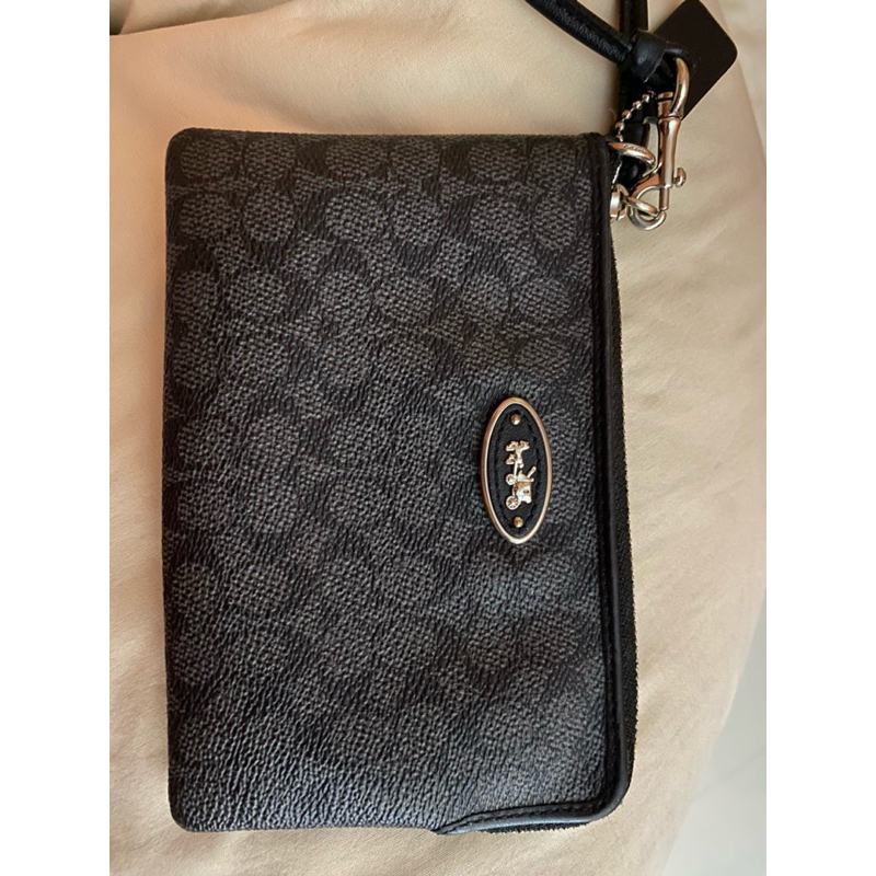 กระเป๋าคล้องมือ coach มือสอง ของแท้