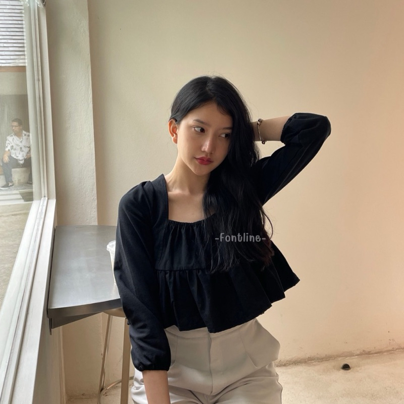 (ส่งต่อ) เสื้อครอปคอเหลี่ยม ผ้าฝ้าย จากร้าน Fontline