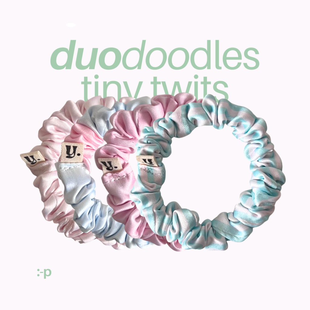 โยวสตอรี - Duo Doodles (เซต 2 ชิ้น) - ยางรัดผมพร้อมส่ง ยางมัดผมพร้อมส่ง ยางมัดผม ยางมัดผมซาติน ยางรัดผม