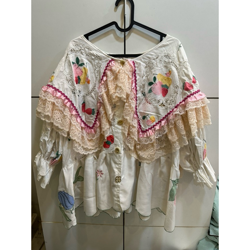 ป้าย Lhong Ruk by Watana มือ2 มีลูกไม้หลุดนิดหน่อยค่ะ ป้ายหลงรัก